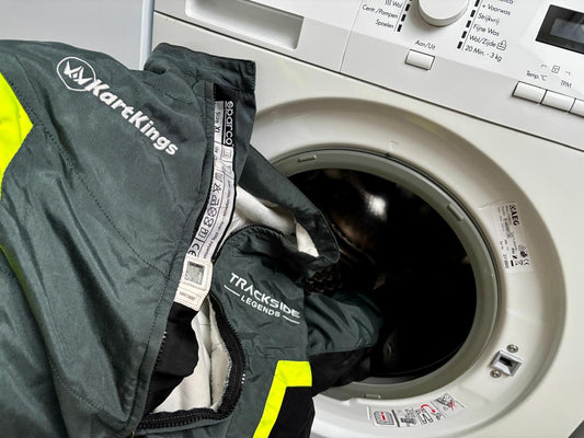 Hoe was je je kartoverall? Ilse's tips voor onderhoud en reiniging - KartKings