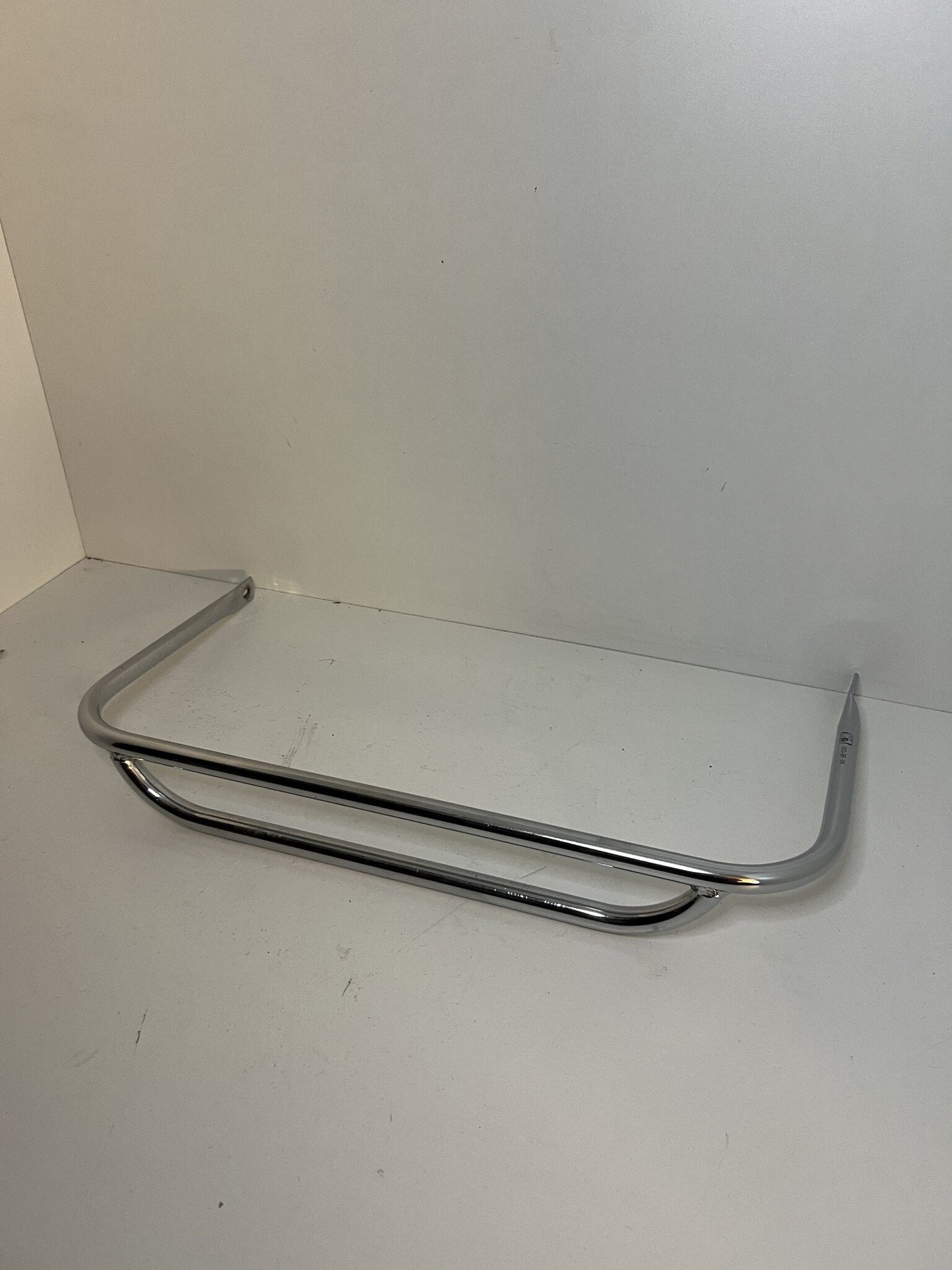 Support supérieur de pare-chocs avant KG d'occasion 003-BF-99