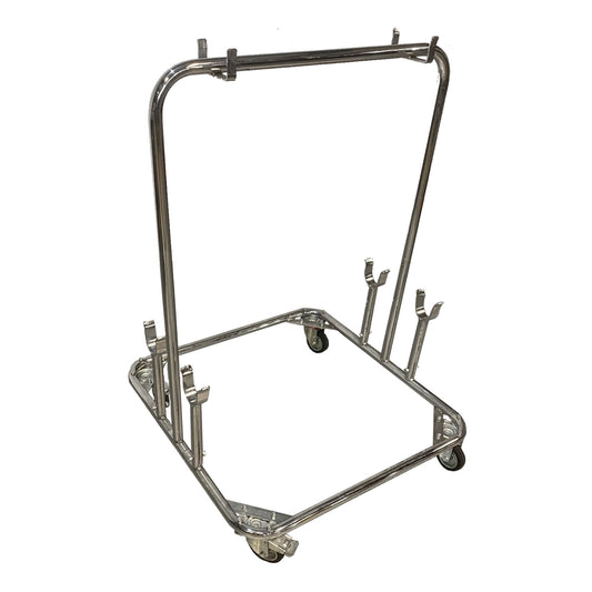 Lenzo Kart Kartbok debout devant deux karts